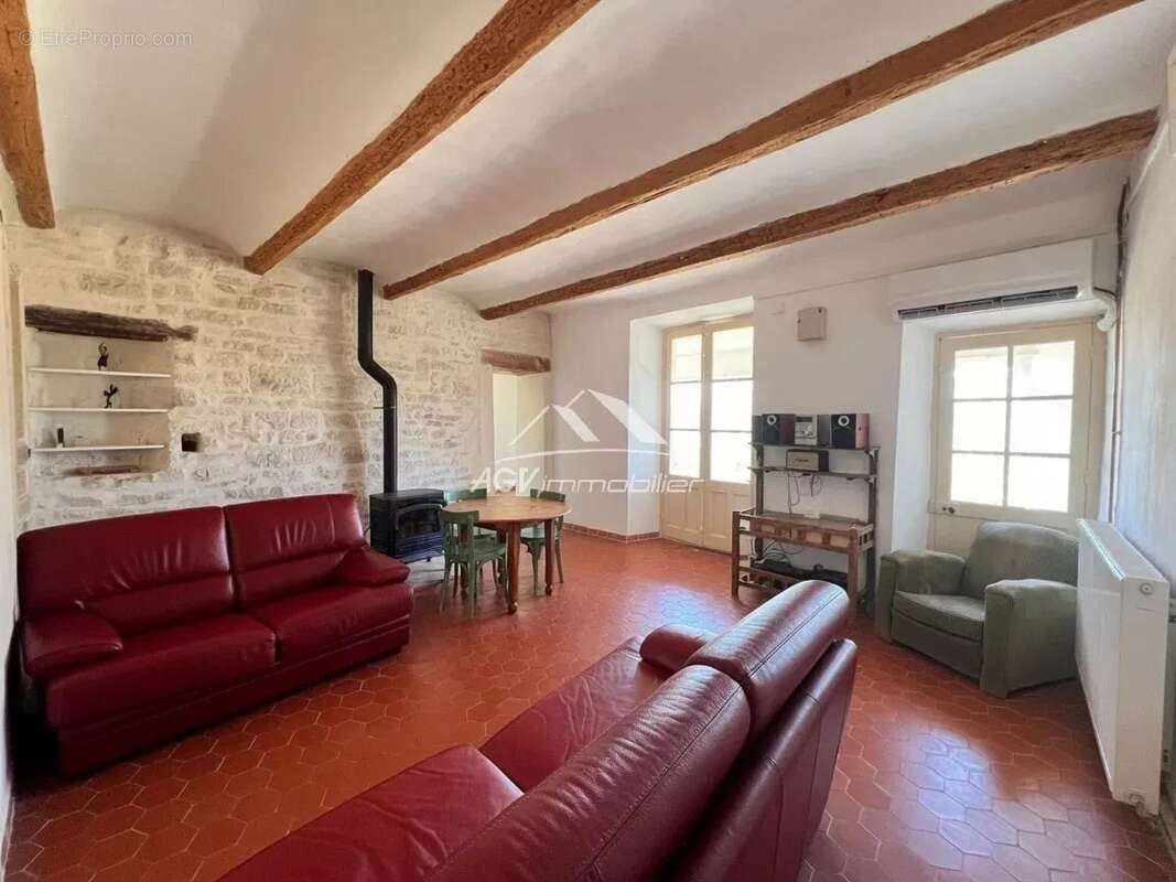 Appartement à VEZENOBRES