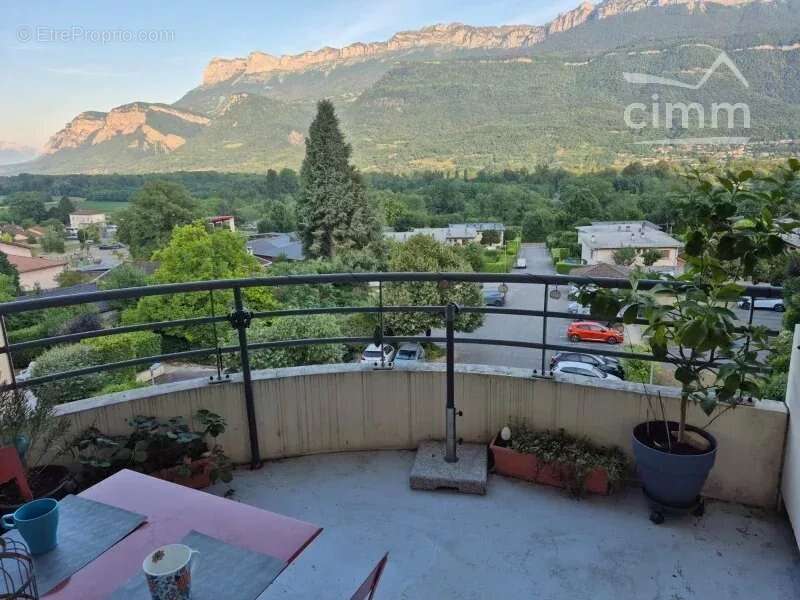 T4 2ème étage avec ascenseur, box garage, cave , balcon - photo 2
