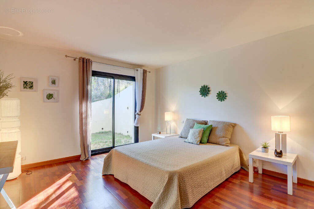 Maison à MANDELIEU-LA-NAPOULE