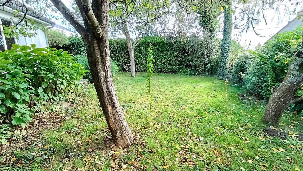 Maison à CONDE-SUR-VIRE