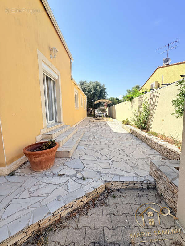 Maison à MAUGUIO