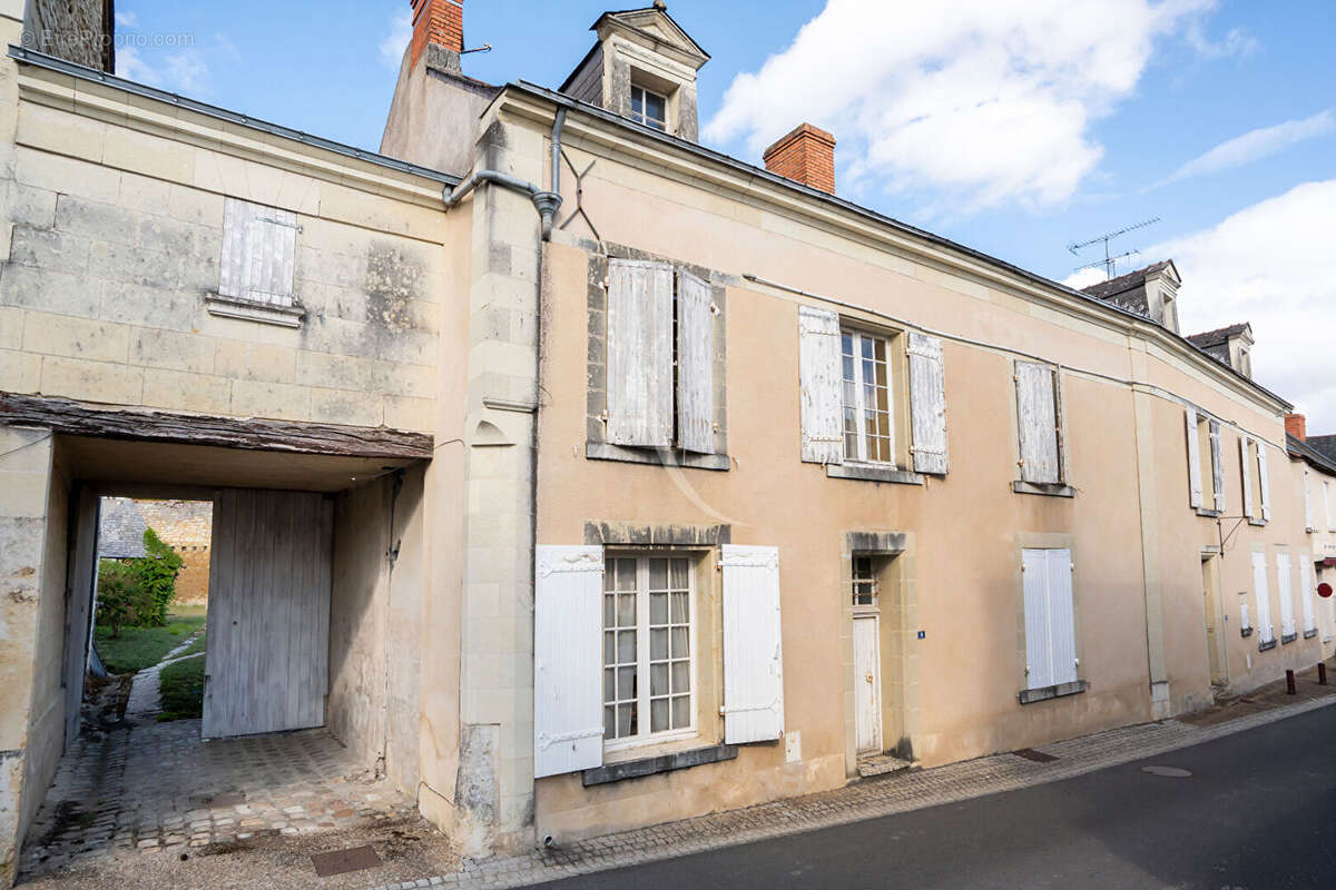 Maison à LE PUY-NOTRE-DAME
