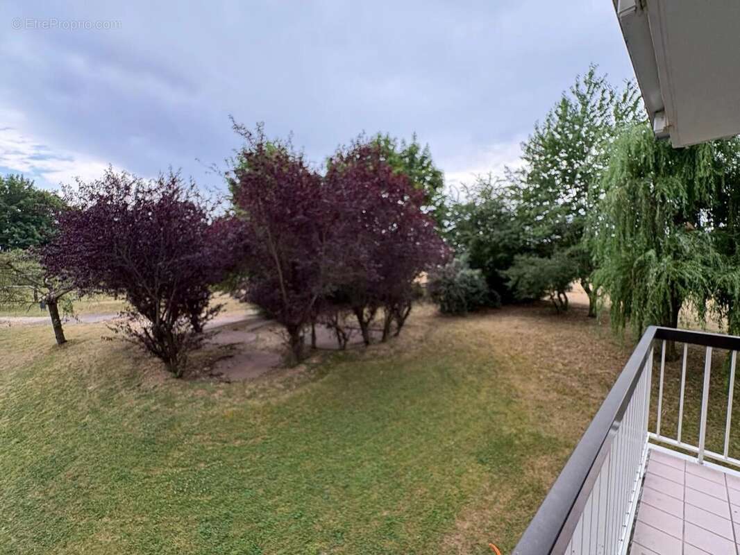 Appartement à LES CLAYES-SOUS-BOIS