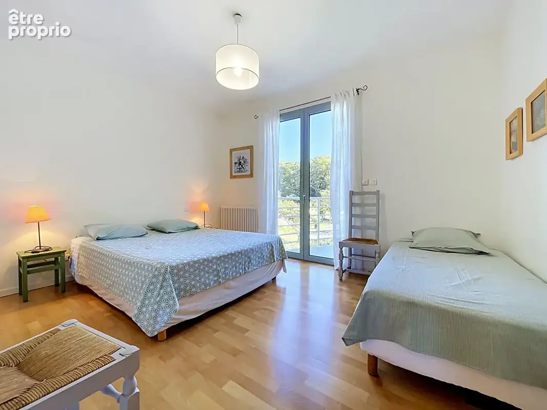 Villa d'architecte de 240m² avec piscine sur terrain de 3000m² - photo 17