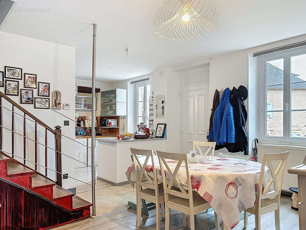 Maison à BRIGNAC-LA-PLAINE