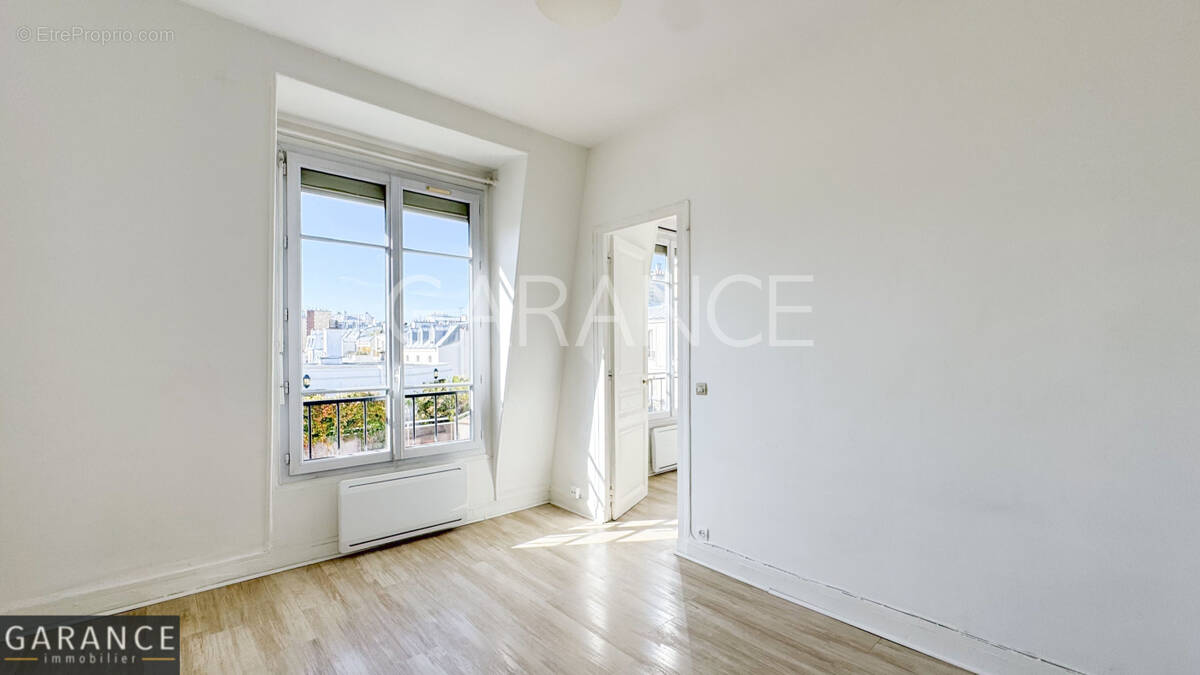 Appartement à PARIS-14E