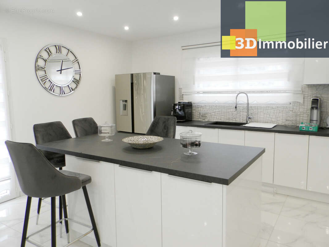 CUISINE AMÉRICAINE ÉQUIPÉE 19 m² - Maison à LONS-LE-SAUNIER