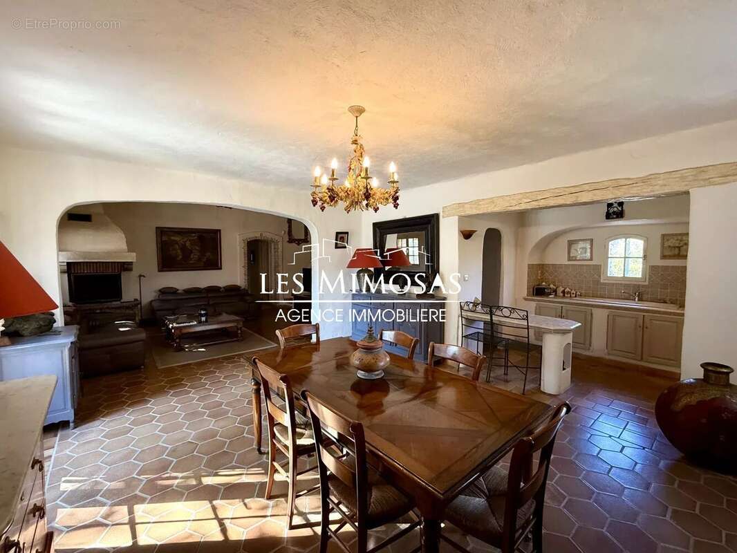 Maison à ROQUEBRUNE-SUR-ARGENS