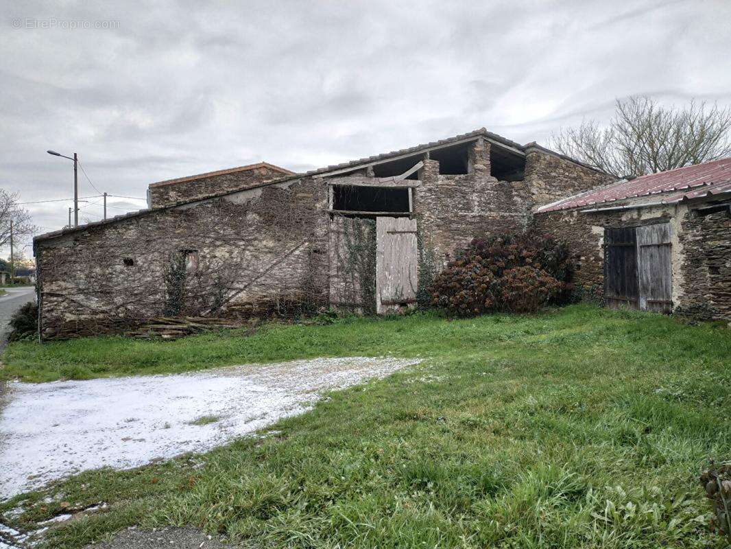 Maison à LA CHAPELLE-BASSE-MER