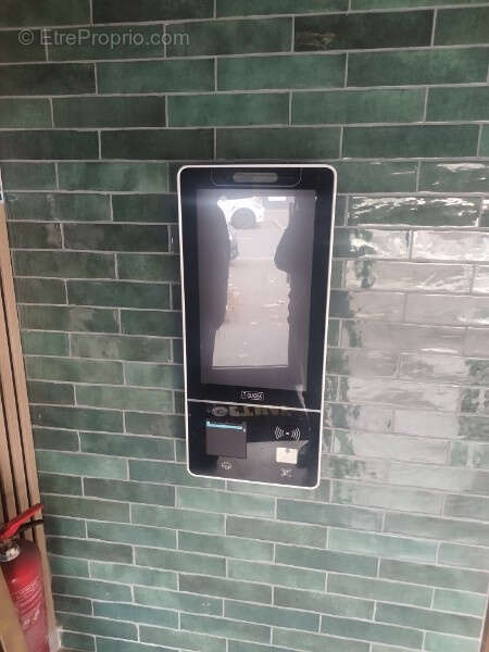 Commerce à SARTROUVILLE