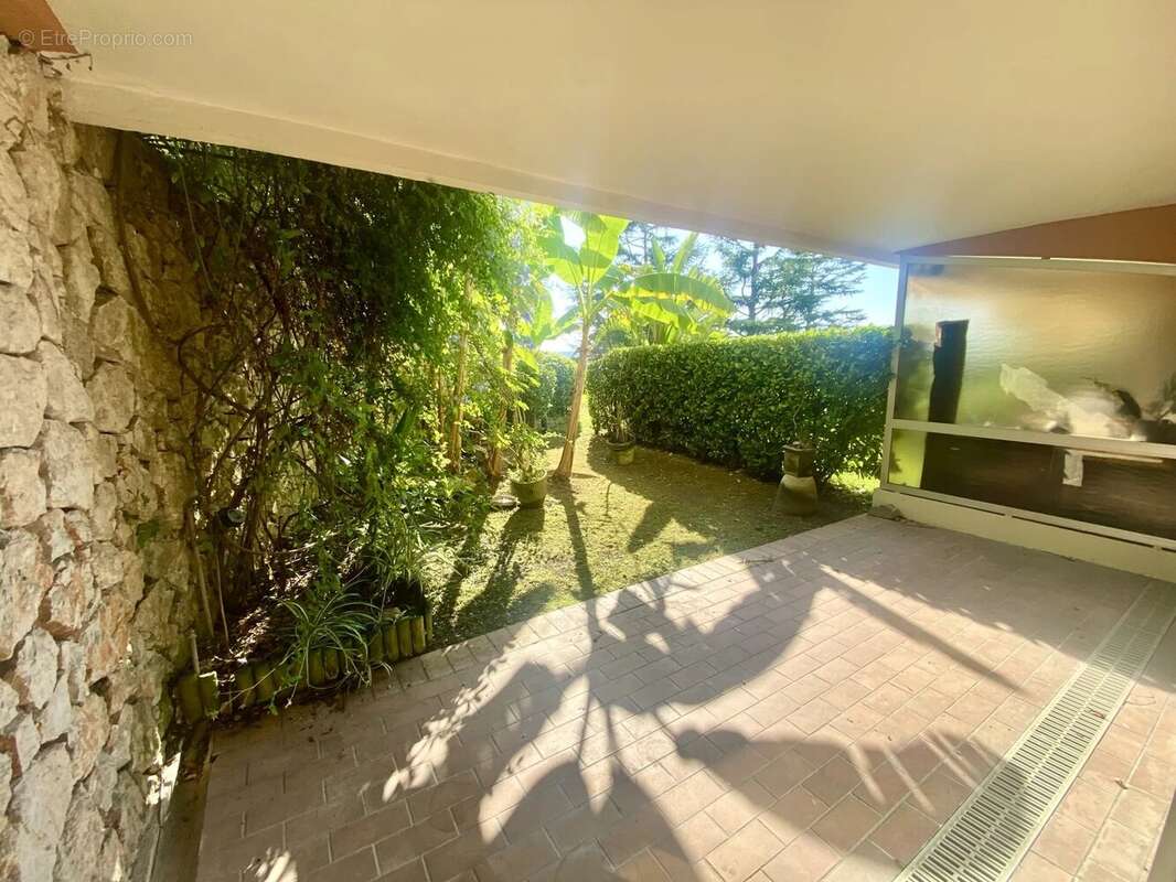 Rez-de-jardin – résidence de standing avec piscine – fort potentiel - photo 2