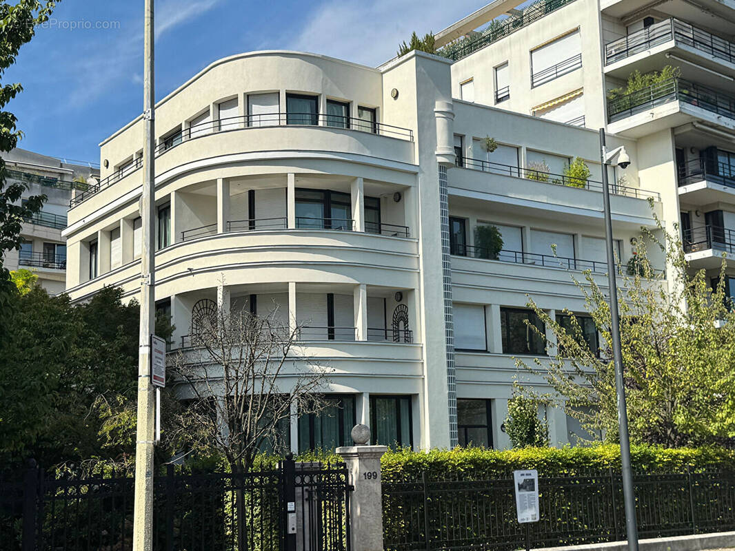 Appartement à COURBEVOIE