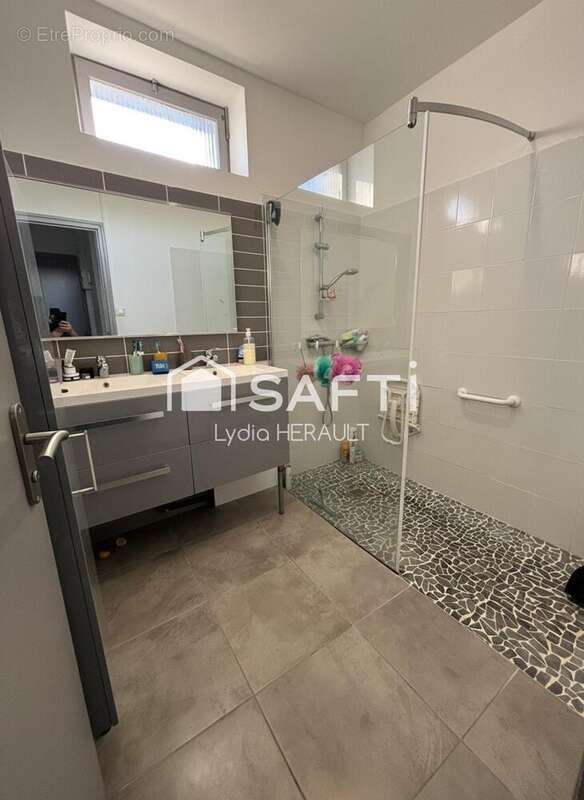 Maison 168 m² à Gondeville  - photo 4