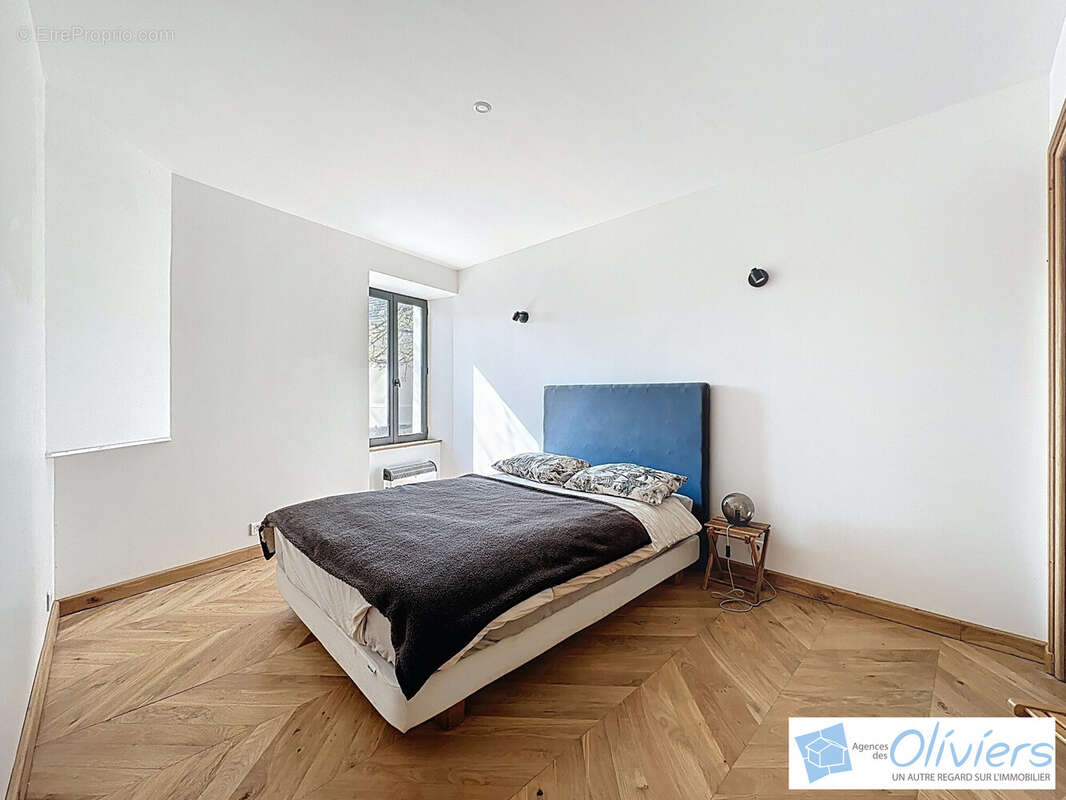 Maison à VOISINS-LE-BRETONNEUX