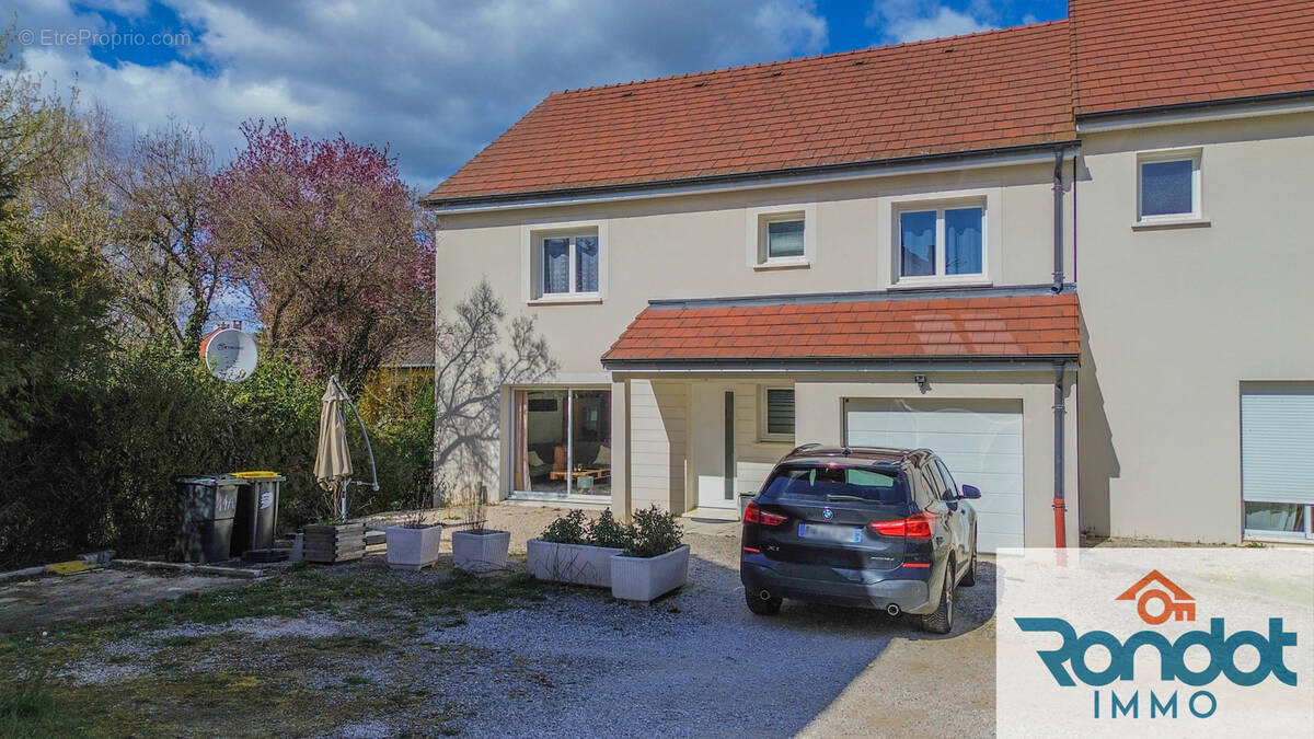 Maison à IS-SUR-TILLE