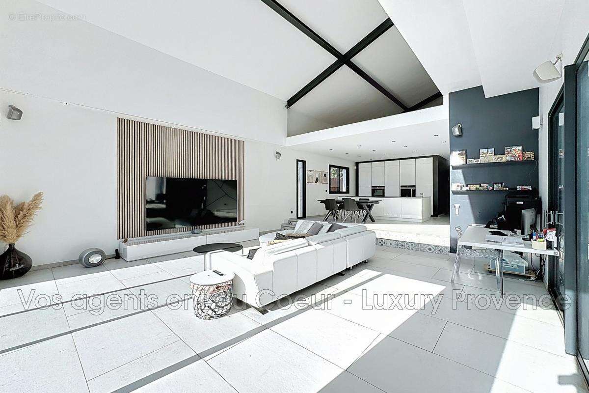 Maison à VAUVENARGUES