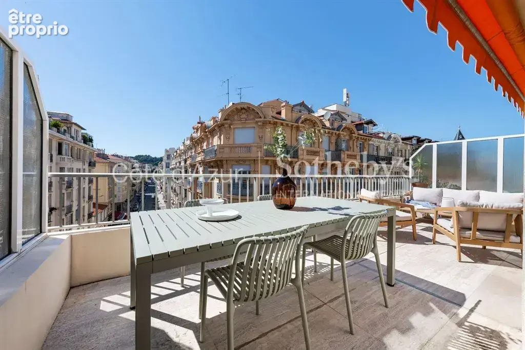 Nice Carré d’Or, appartement 3 pièces rénové avec terrasse boulevard Victor Hugo - photo 3