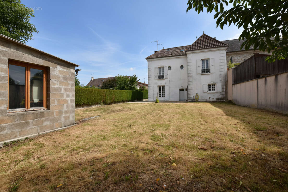 Maison à LE PERRAY-EN-YVELINES