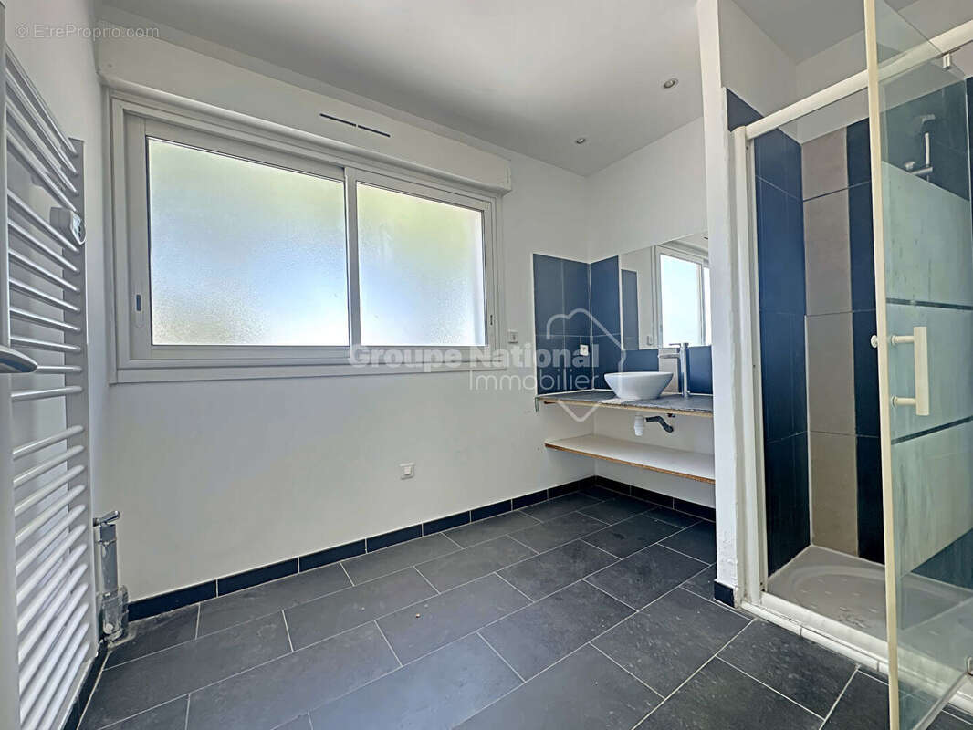 A vendre Arles Monplaisir T2 avec terrasse - photo 5