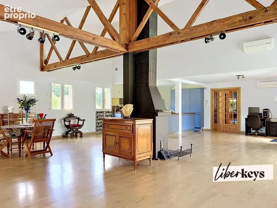 Au cœur du Perche – Maison familiale de 208 m² avec pièce de vie de 79 m², sous-sol total et dépendance - photo 5