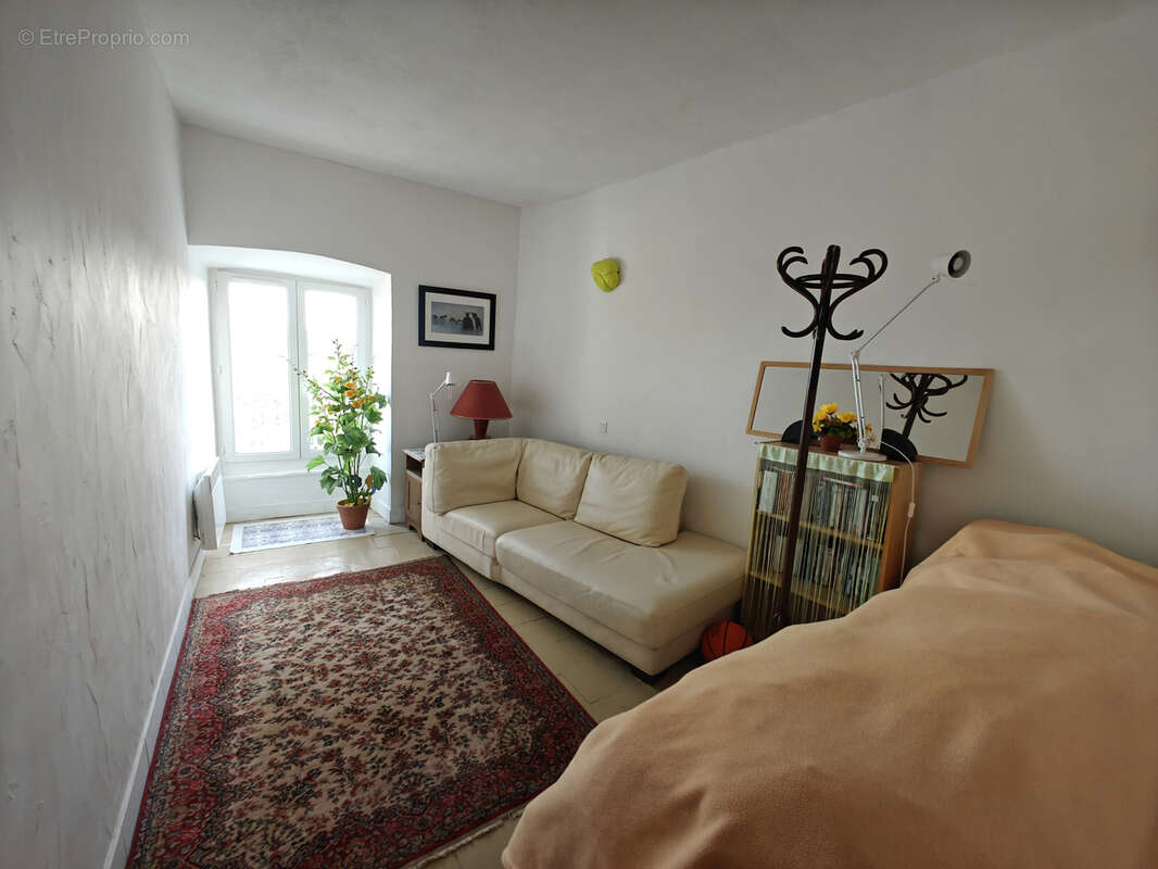 Appartement à ALAIGNE