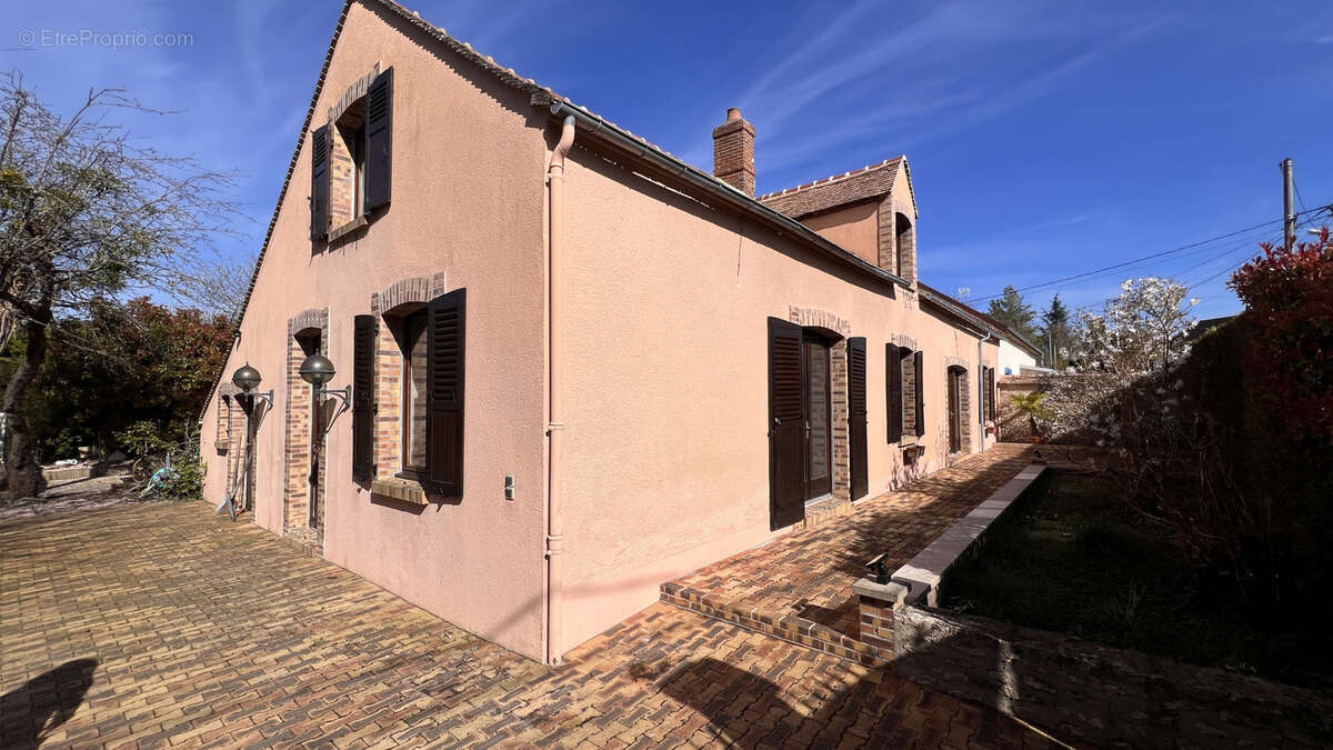 Maison à MONTEREAU-FAULT-YONNE