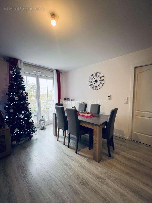 Appartement à VERT-SAINT-DENIS