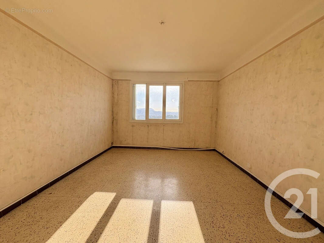 Appartement à MARSEILLE-4E