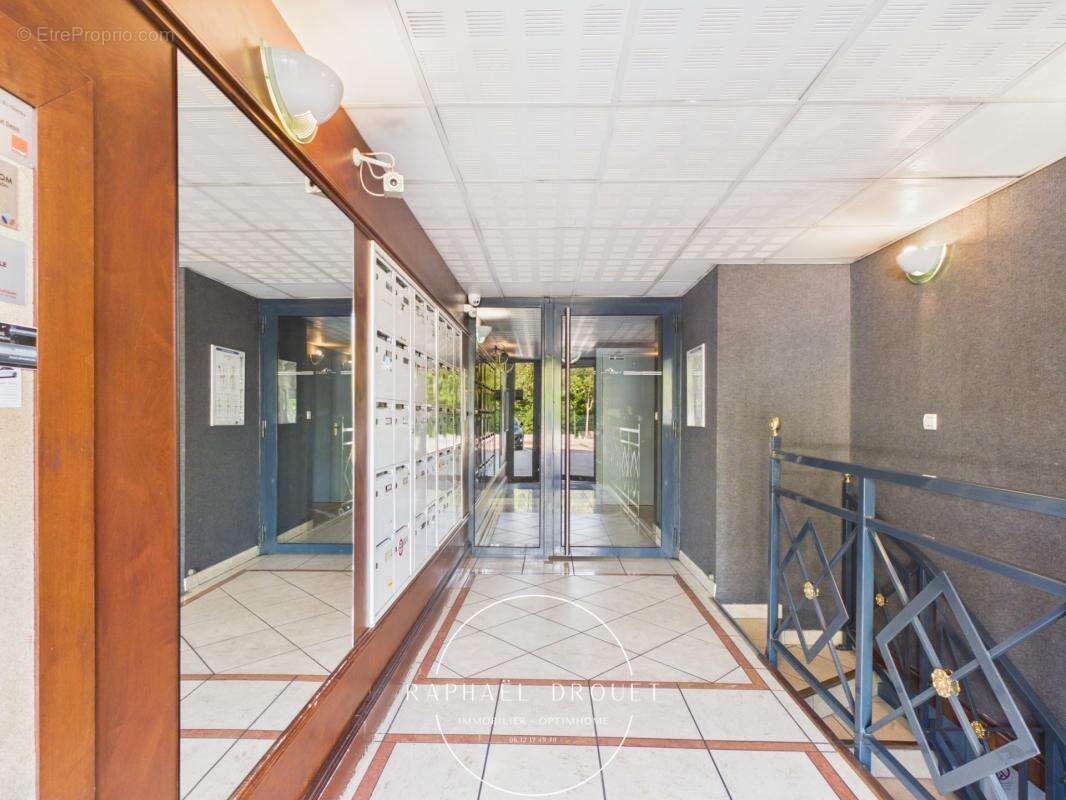 T3 avec terrasse et parking – Investissement locatif sécurisé à Grigny (69520) - photo 10