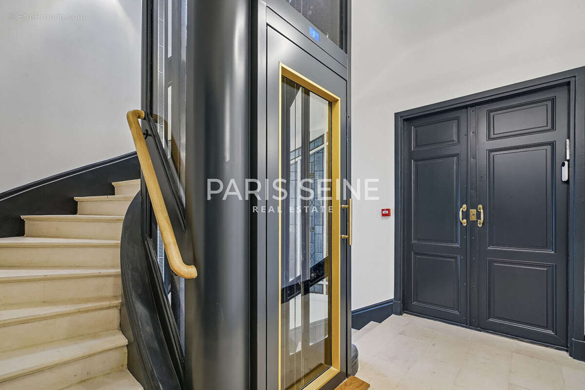 Appartement à PARIS-7E