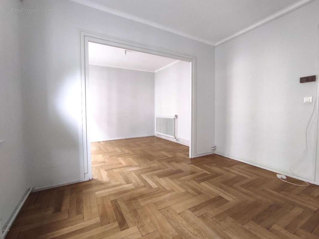  - Appartement à LYON-7E