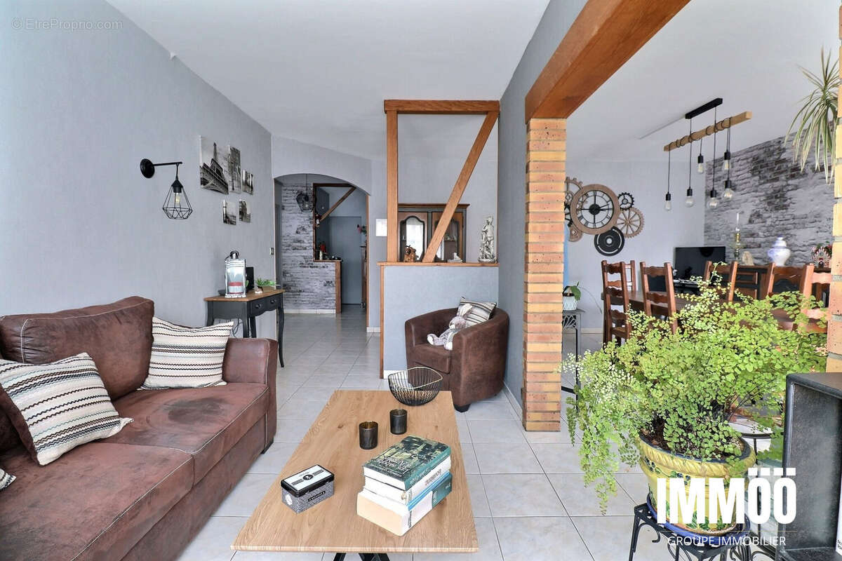 Appartement 80 m² à Deville-Les-Rouen  - photo 2