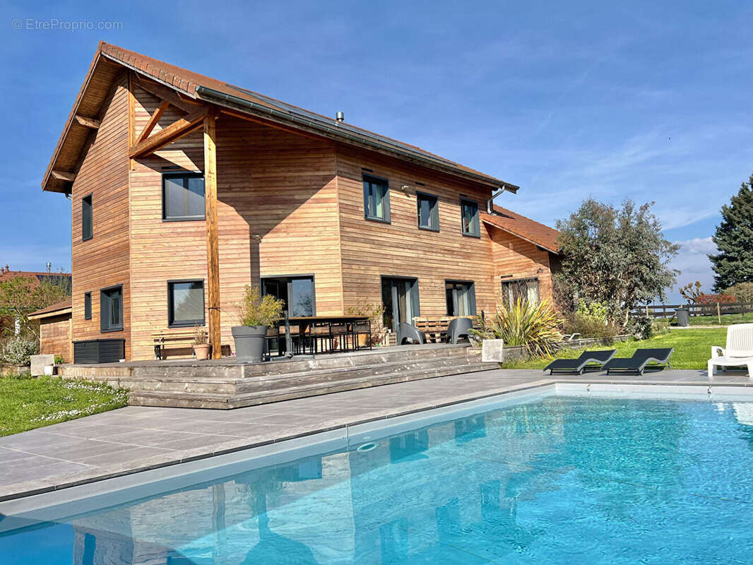 Maison à LA TOUR-DU-PIN