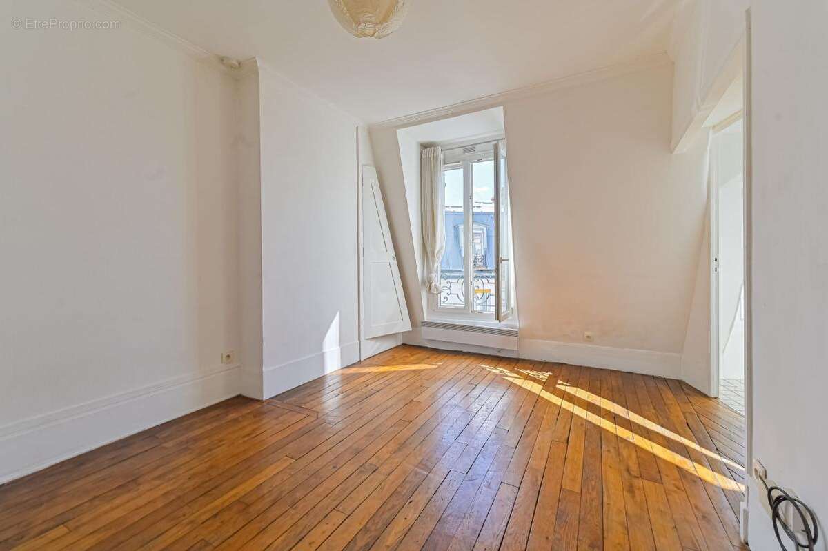 Appartement à PARIS-10E