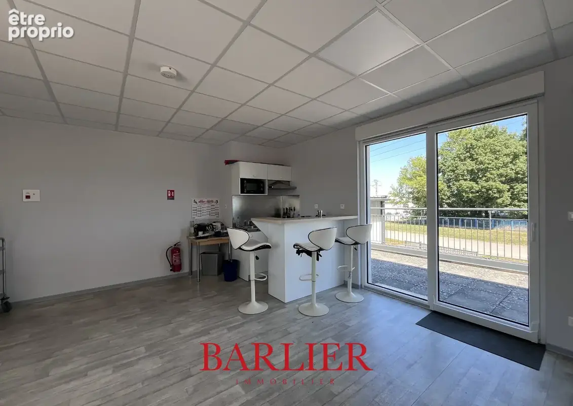 Bureaux de 200m2 et entrepôts de 200m2 - photo 12