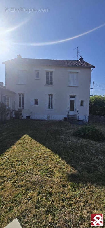 Maison 215 m² à Sainte-Feyre  - photo 2
