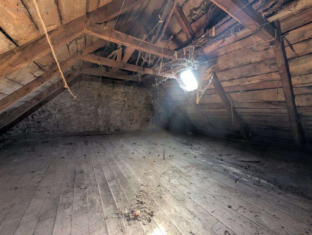 Maison à VILLECOMTAL