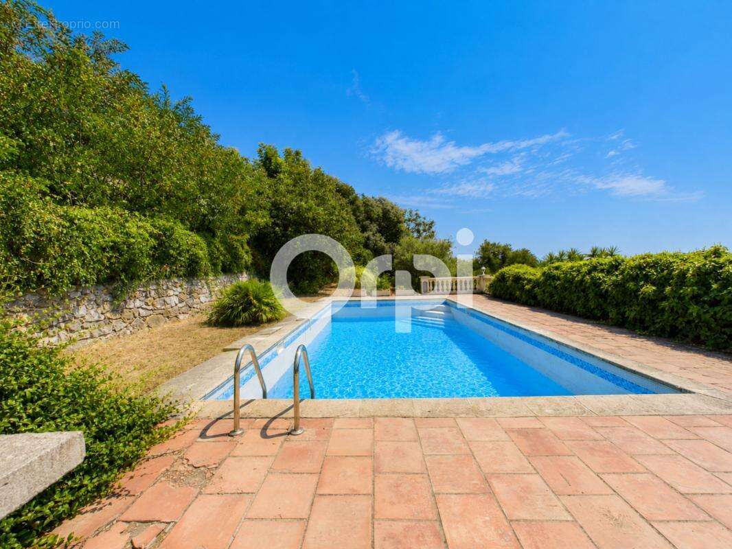 Villa individuelle a rafraichir - habitation + dependance + garage + annexes - vue imprenable - piscine a renover - terrain clos - photo 26