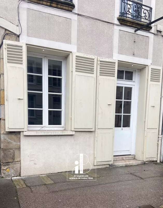 Commerce à FONTAINEBLEAU