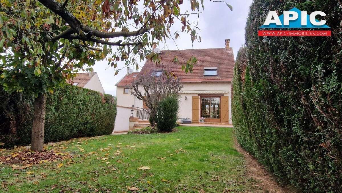 Maison à LE THILLAY