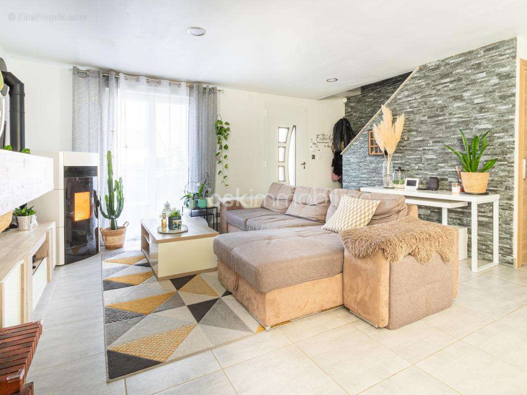 Maison sur sous-sol avec un réel potentiel ! - photo 11