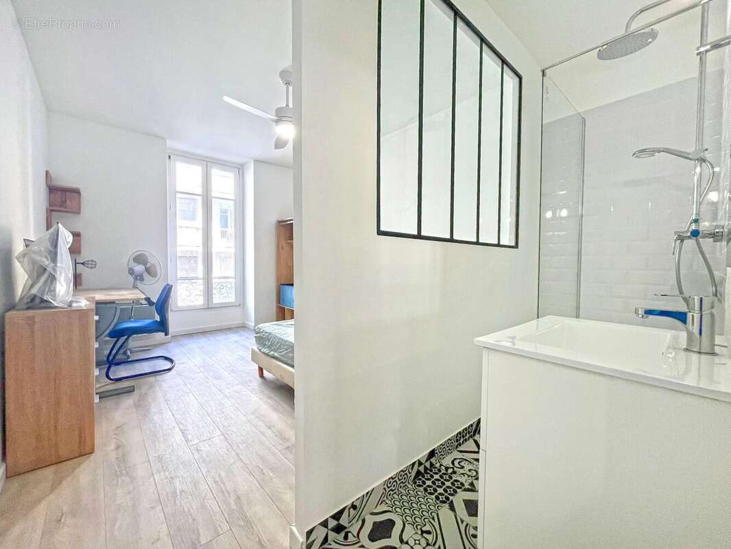Liberation - 3p 62m² entierement refait a neuf - 320.000 € - photo 2