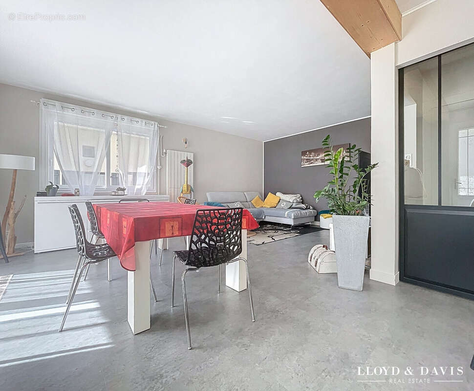 Maison à CHENAC-SAINT-SEURIN-D'UZET