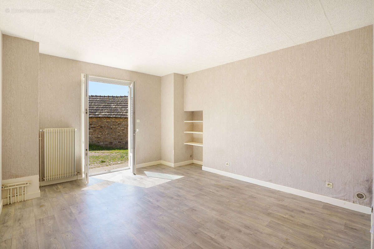 Maison Vendenesse-Lès-Charolles 4 pièce(s) 105 m2 avec dépendances - photo 9
