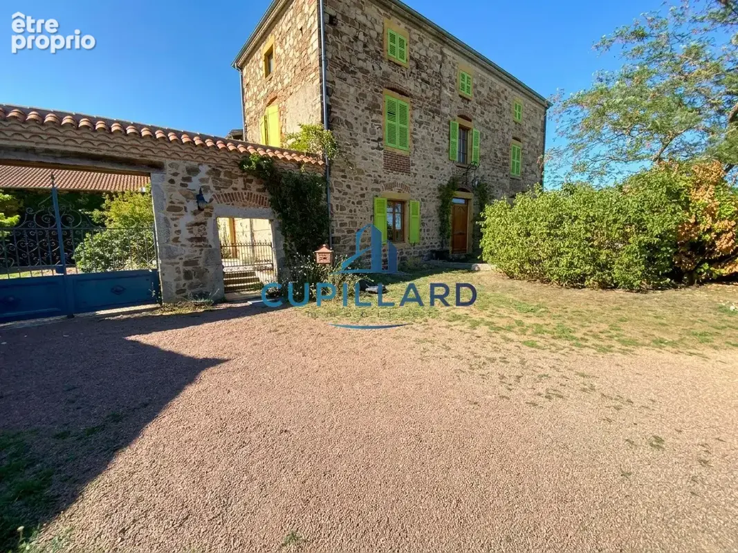 Maison de maître de 270m2 - Saint-Jean-Saint-Maurice - 3 hectares de terrain - piscine - Dépendances - photo 2