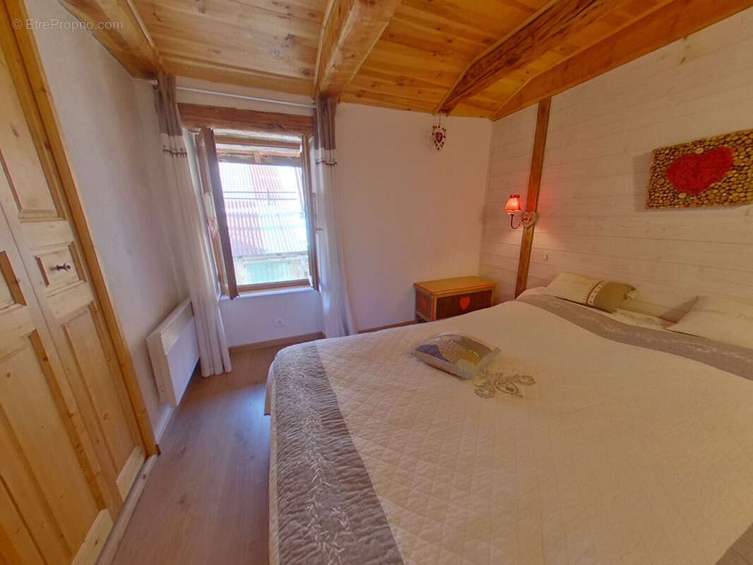 Maison à LE LAUZET-UBAYE