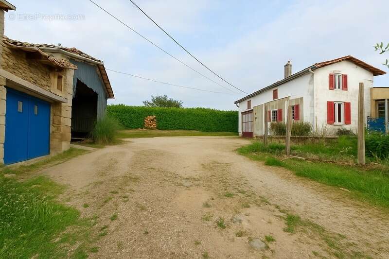 Maison à AZAY-LE-BRULE