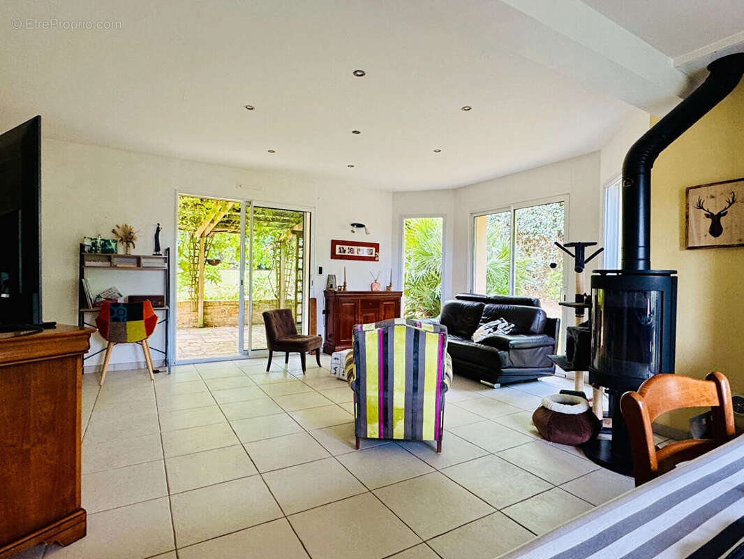 Maison contemporaine 4 chambres (5 possible) et jardin de 710m2 - photo 3