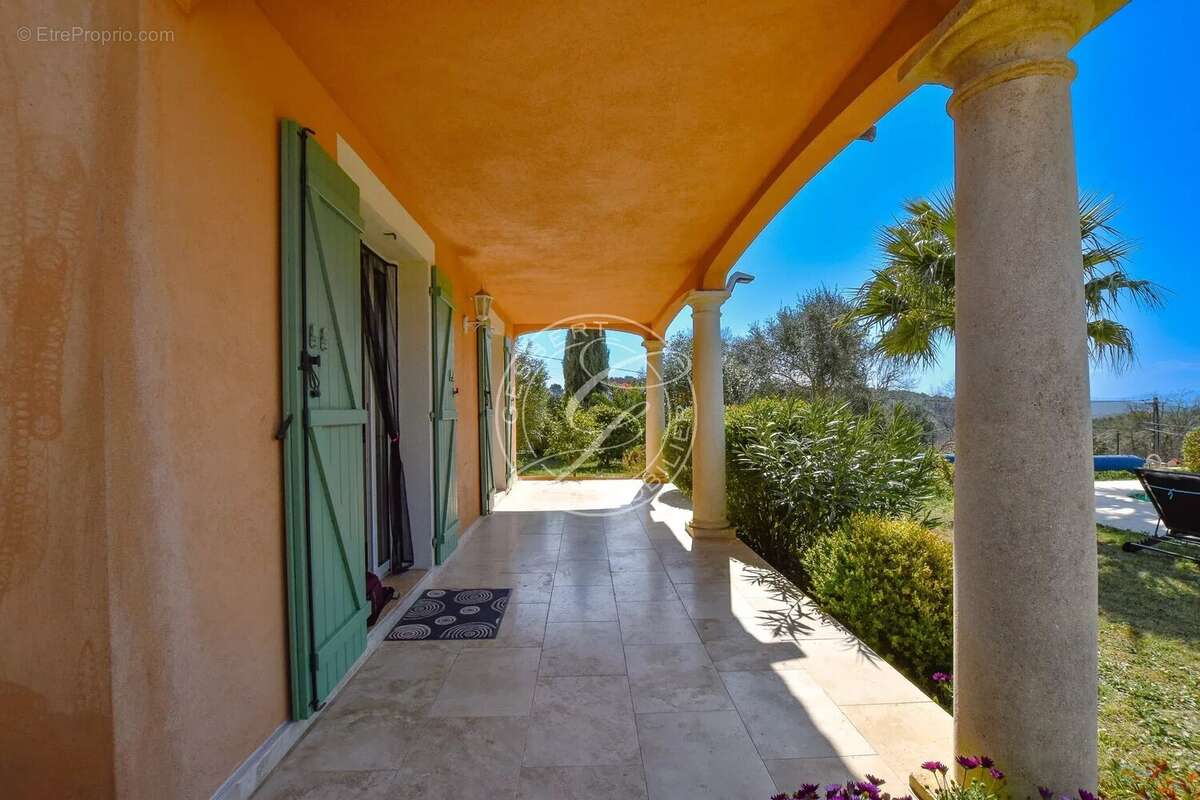 A VENDRE - FLAYOSC très belle villa avec vue dominante et piscine - photo 11