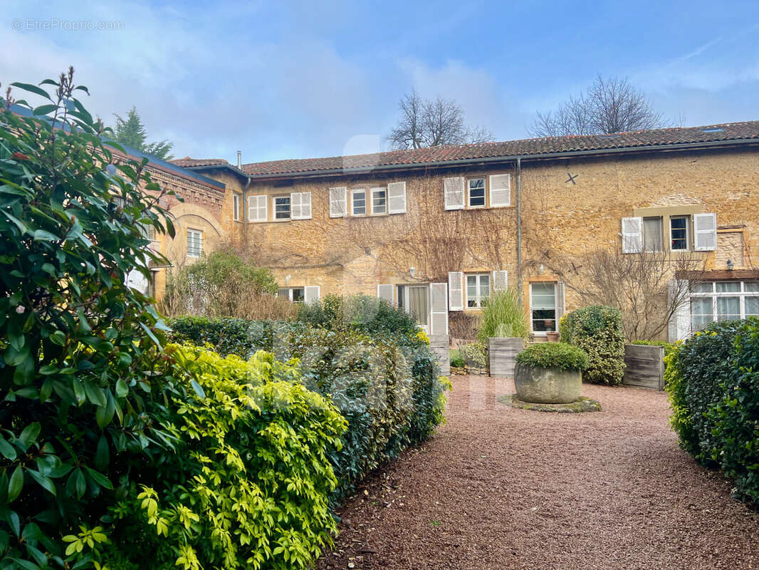 Coup de coeur à Gleizé : appartement T4 lumineux aux pierres dorées et âme Beaujolaise ! - photo 10